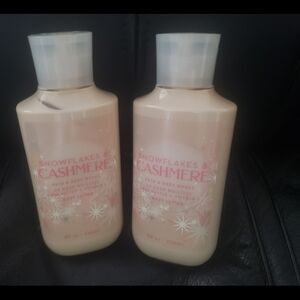 Bath & Body Works Snowflakes & Cashmere Lotion - Cream